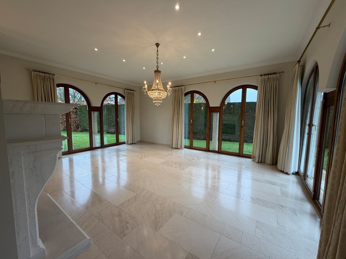 Ruime en rustig gelegen villa te Dikkelvenne. 