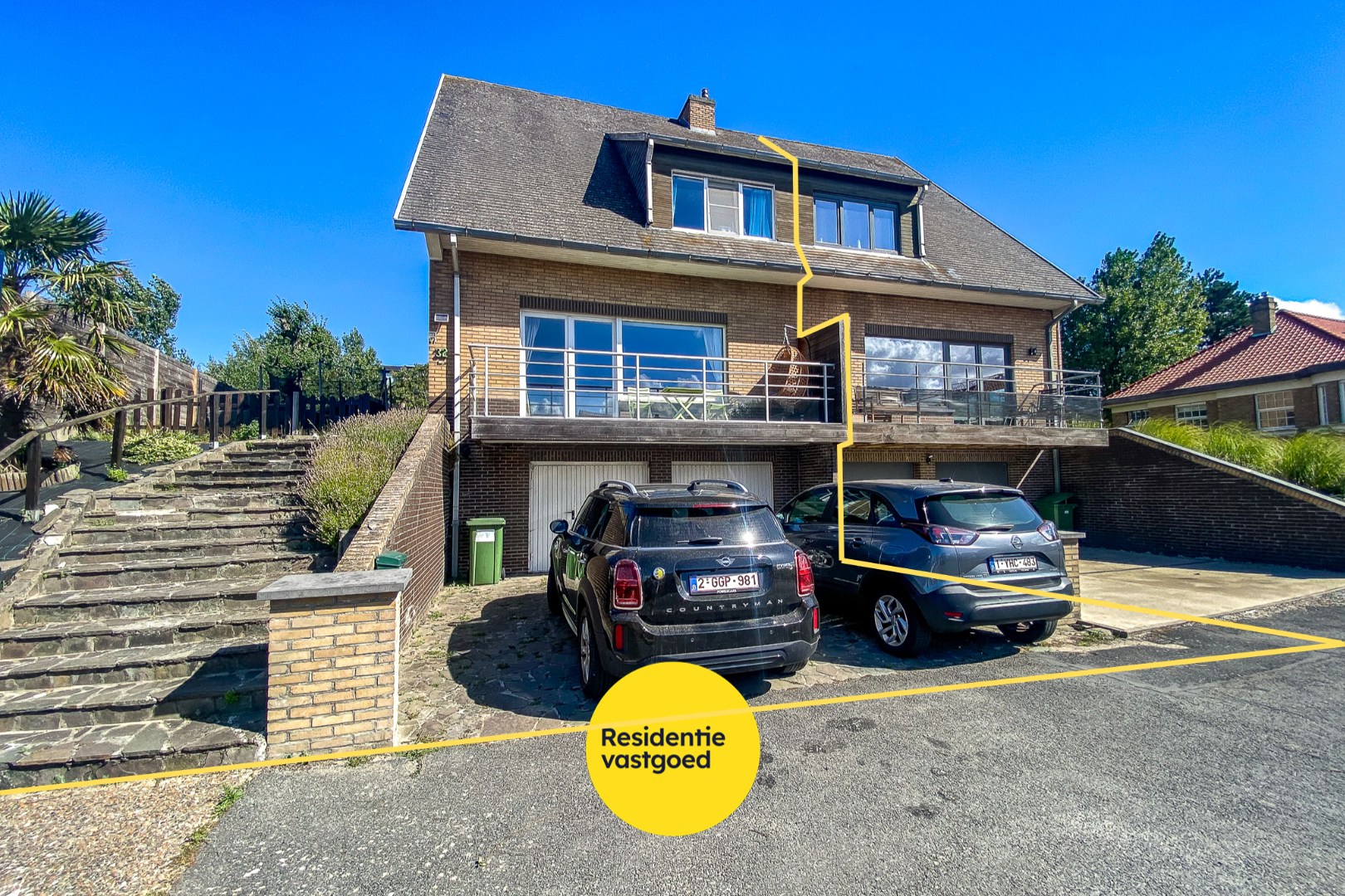 Ruime koppelvilla met 4 slaapkamers en dubbele garage te koksijde-Bad op amper 700m van het strand. 