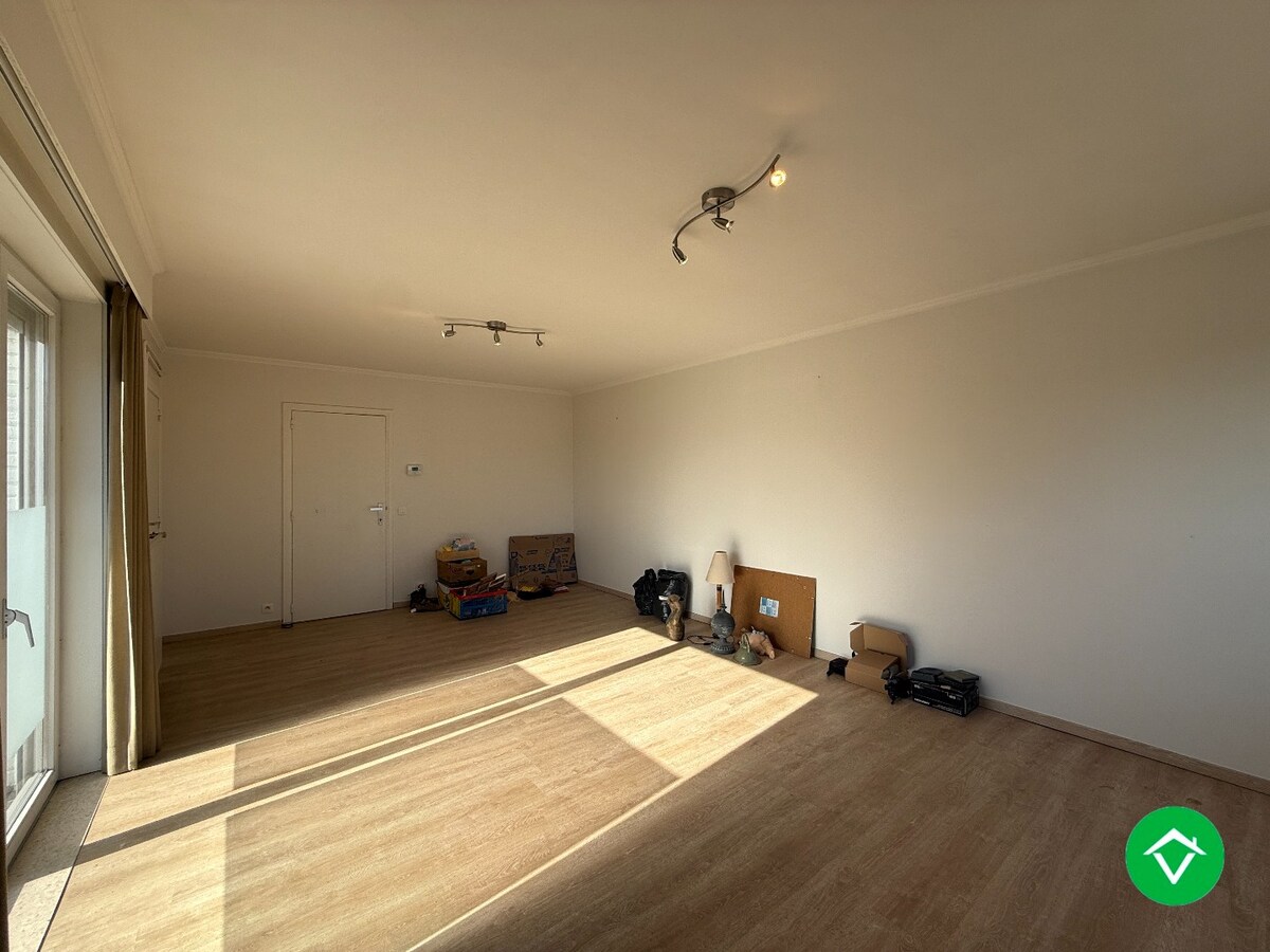 Instapklaar appartement met twee slaapkamers en garage te Roeselare 