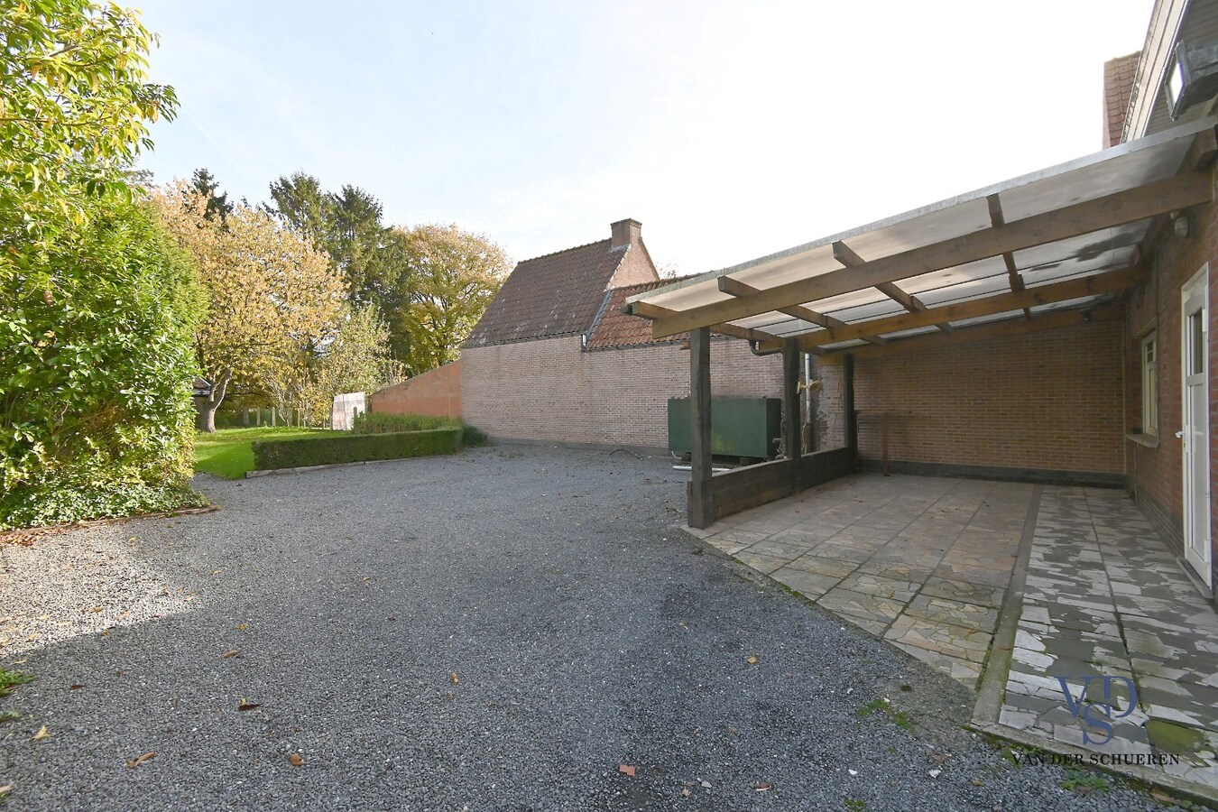 Te renoveren halfopen bebouwing in Deurle 