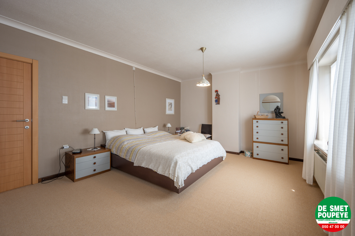 Verrassend ruime en goed onderhouden woning met ruime garage 