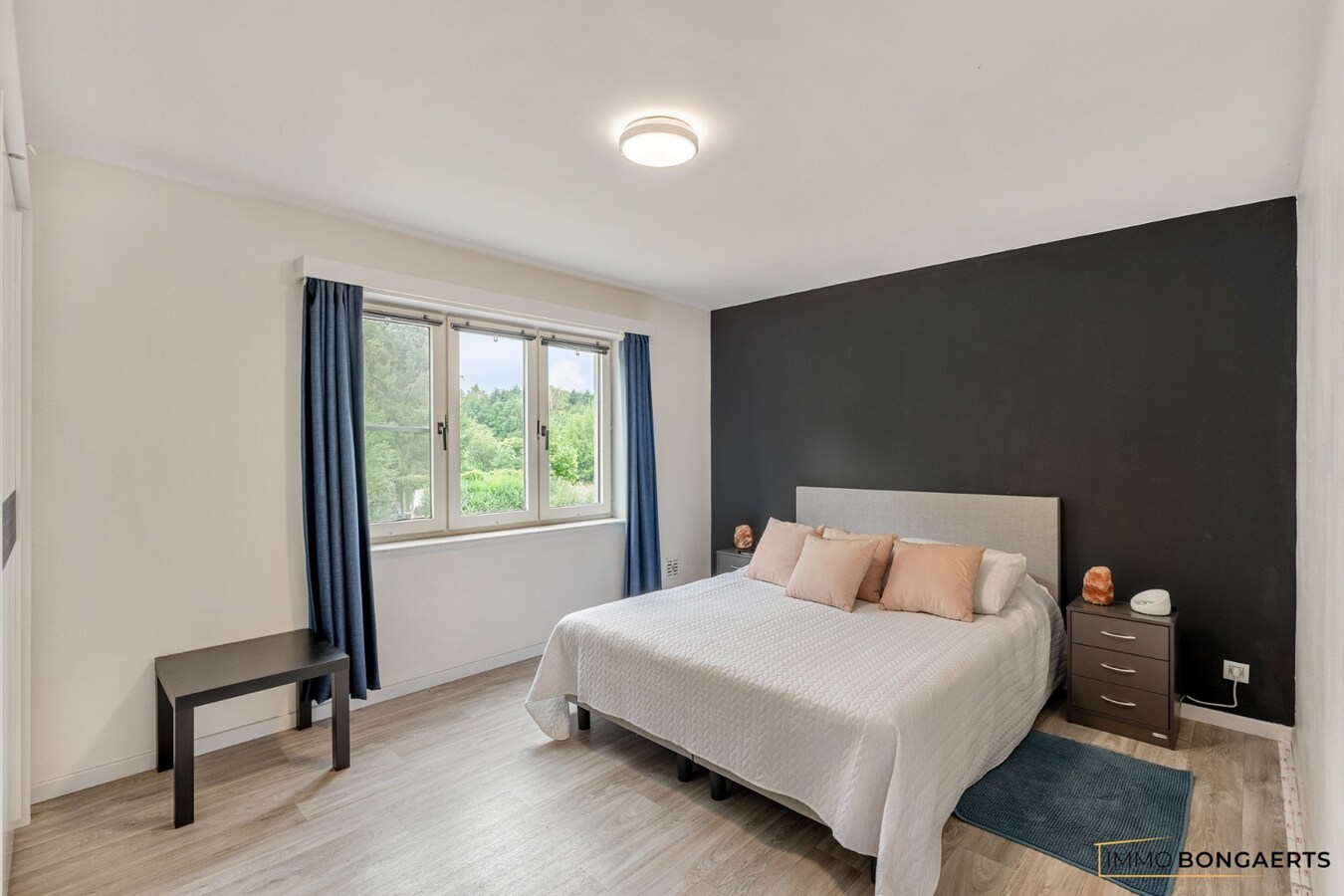 Gemeubeld appartement met 2 slaapkamers 