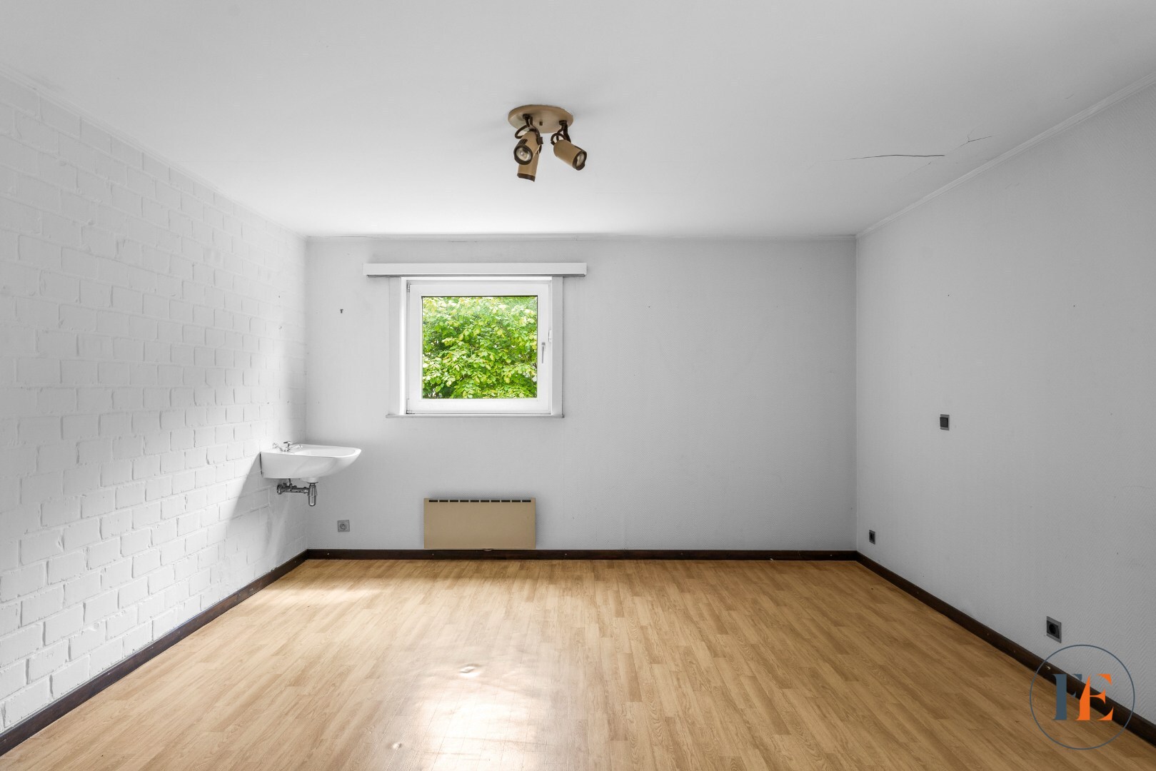 Exclusieve te renoveren HOB te Baarle-Drongen op een perceel van ca.2.000m2 met richtprijs 