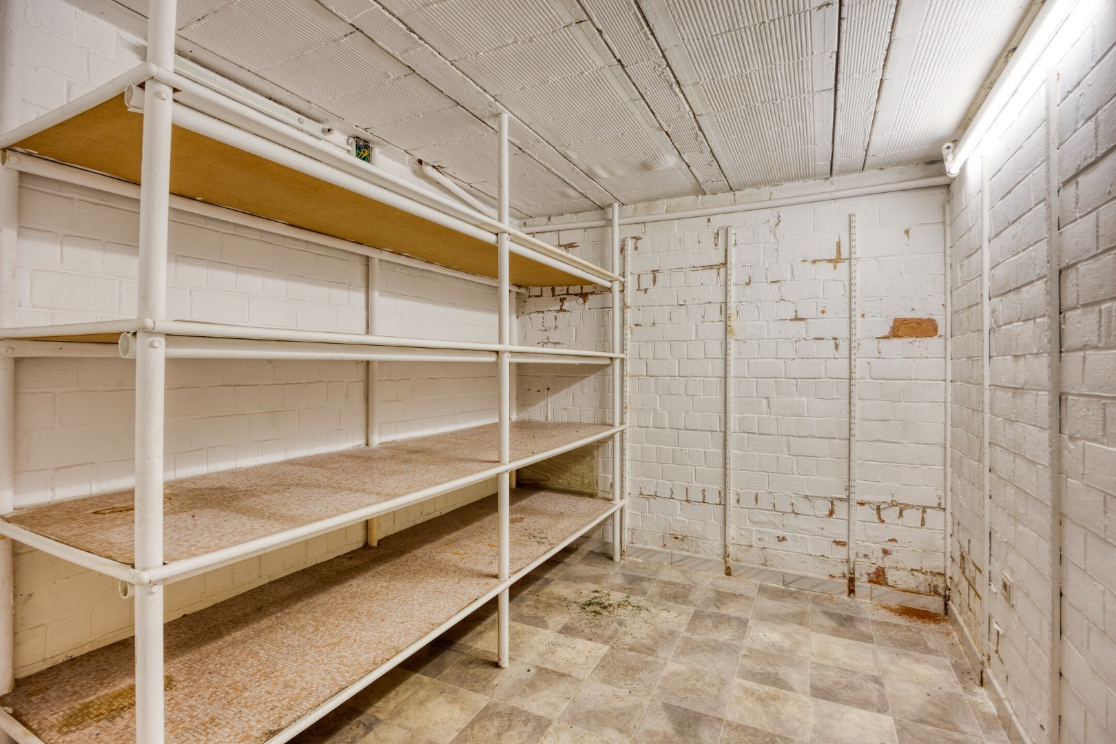 BUNGALOW – 2/4 kamers, dubbele garage &amp; kelders – 1650 BEERSEL 