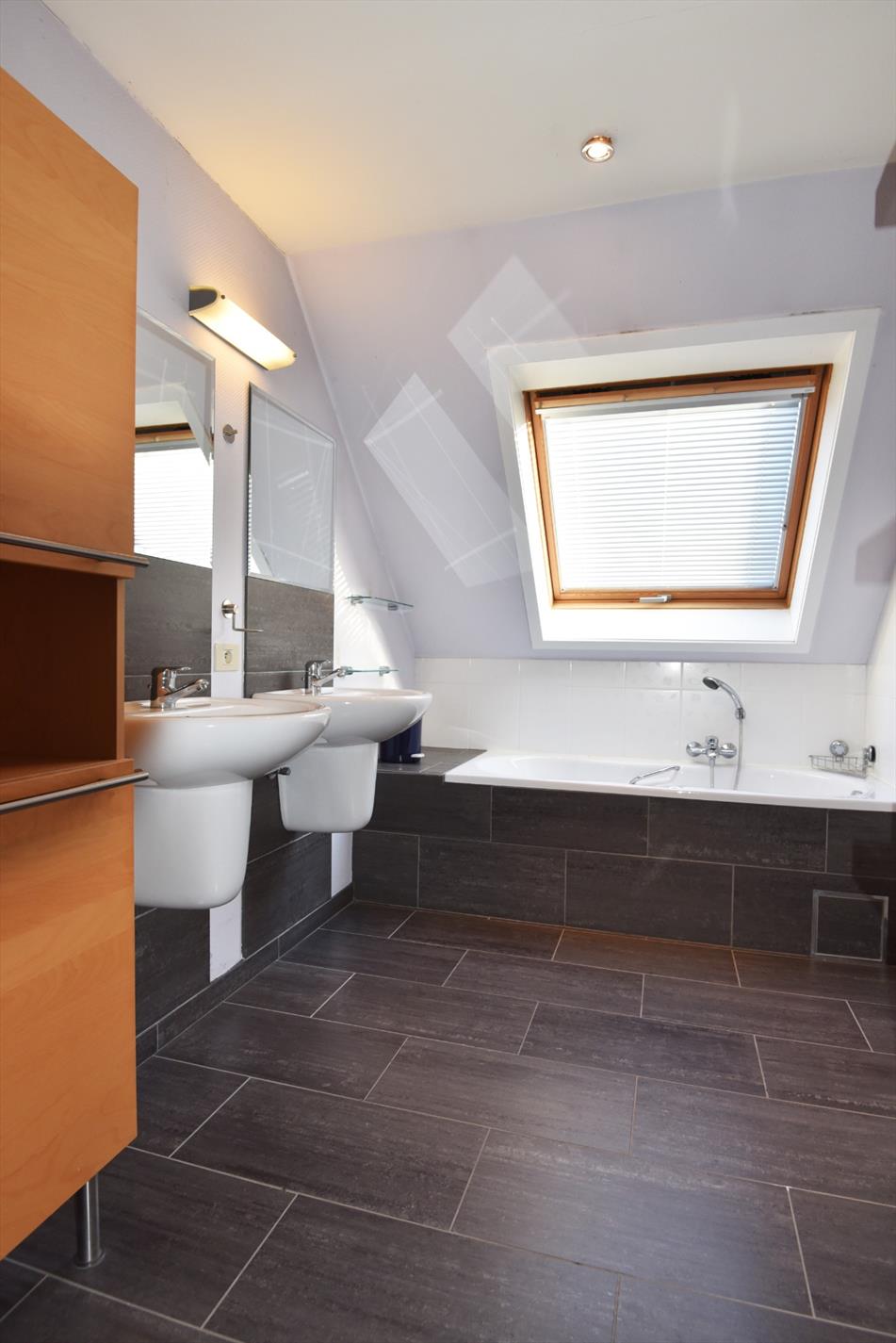 Villa met 4 slpks en garage op 787m² in residentiële wijk nabij centrum Maldegem 