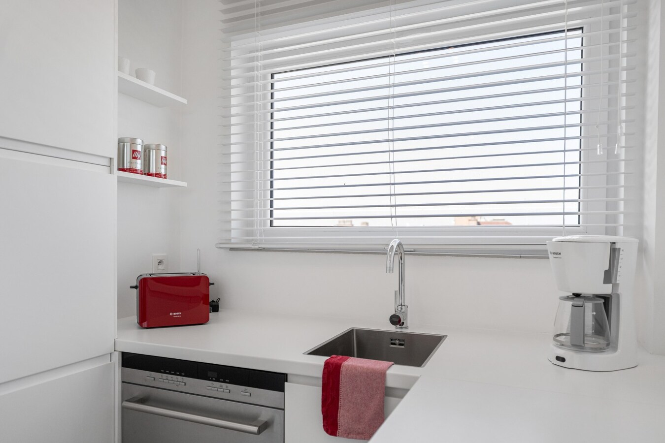 Exclusief hoekpenthouse met uitzonderlijk zeezicht en riant zonneterras in Heist. 