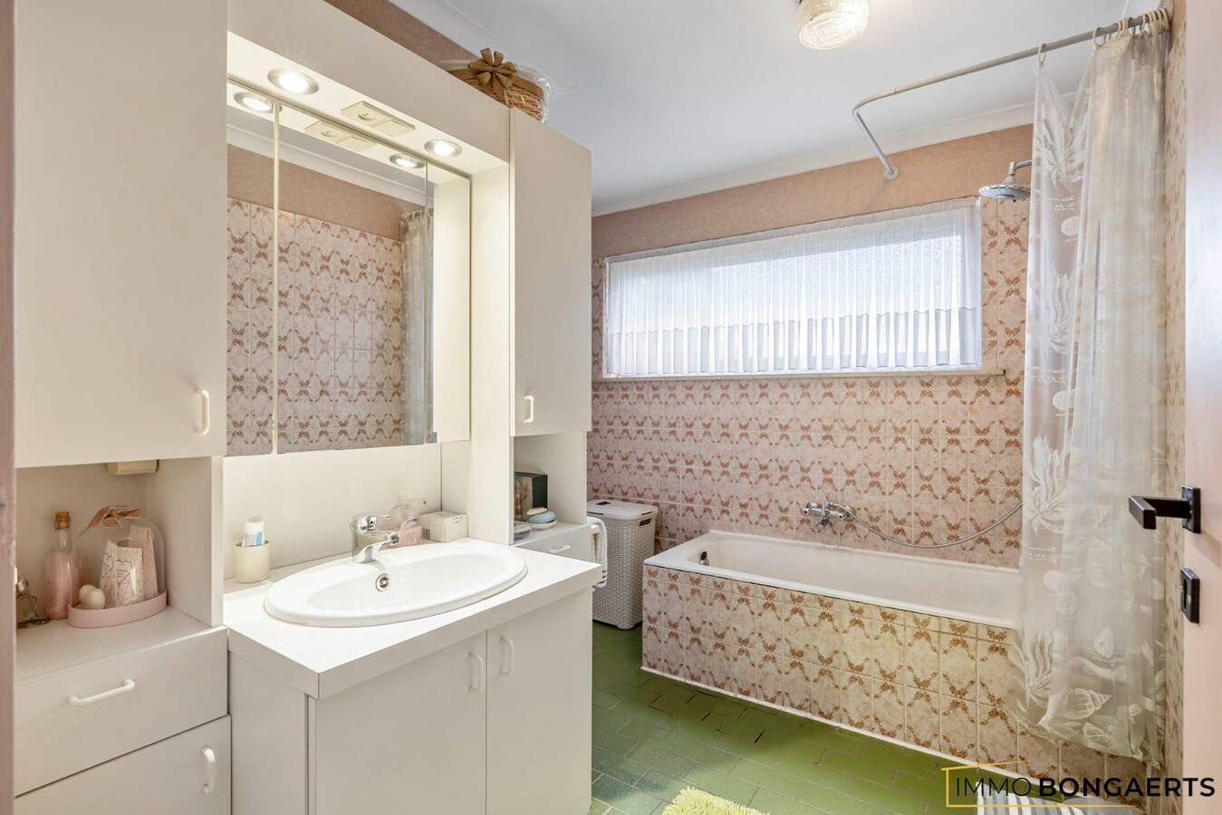 Ruime woning met vier slaapkamers 