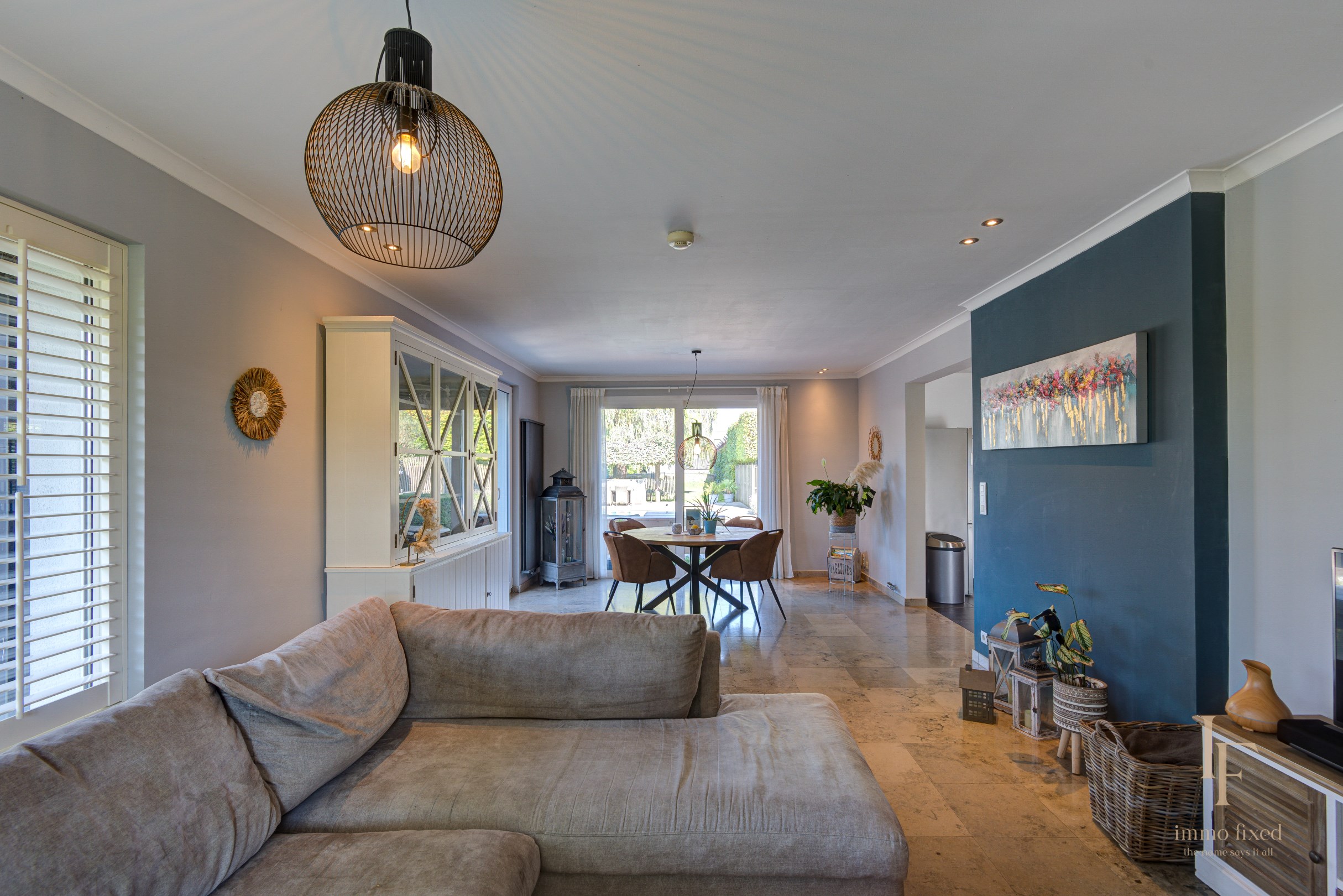 Villa met magazijn, garagebox en 12+ parkeerplaatsen te Kontich! 