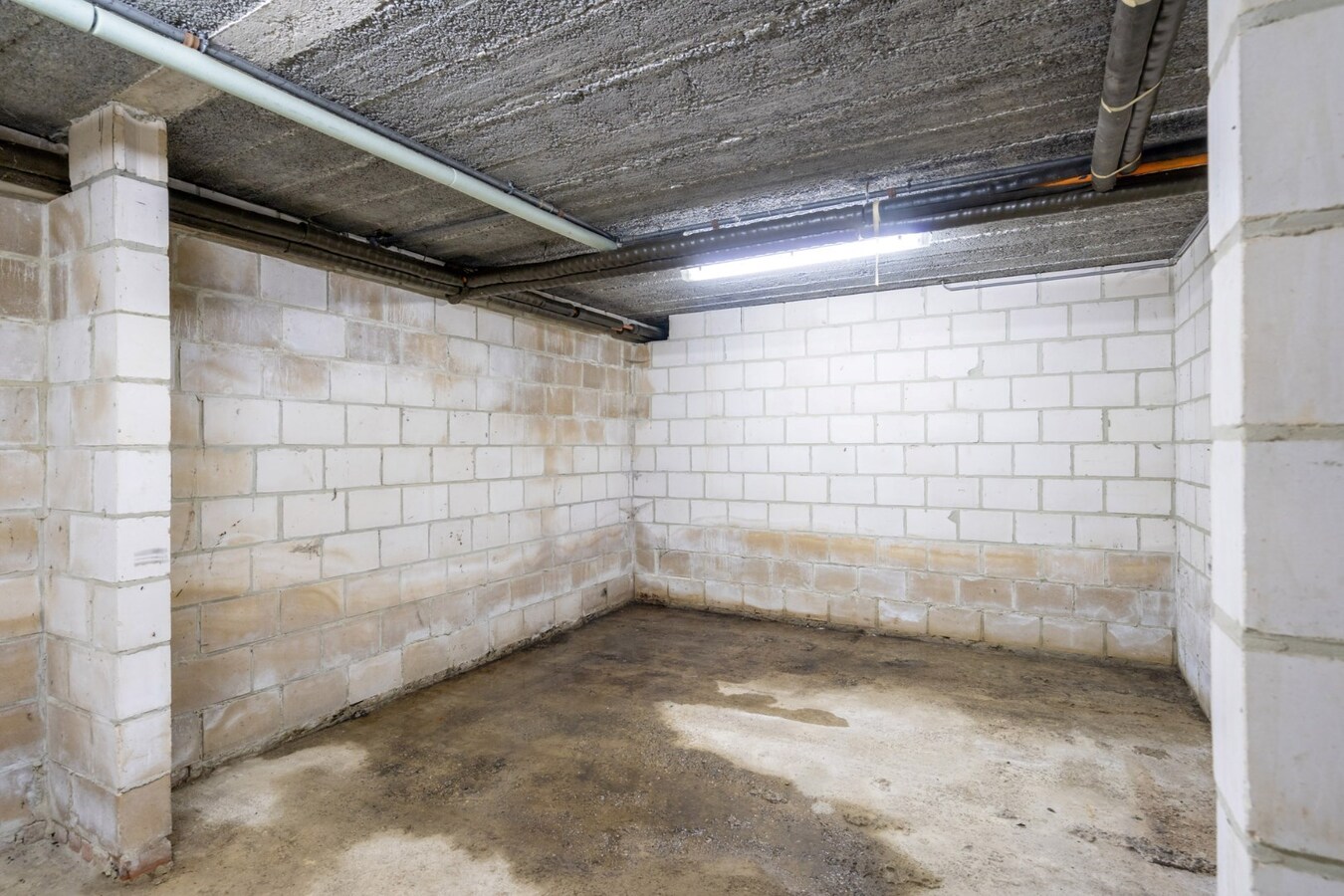 Woning op zeer rustig gelegen en ruim perceel. 