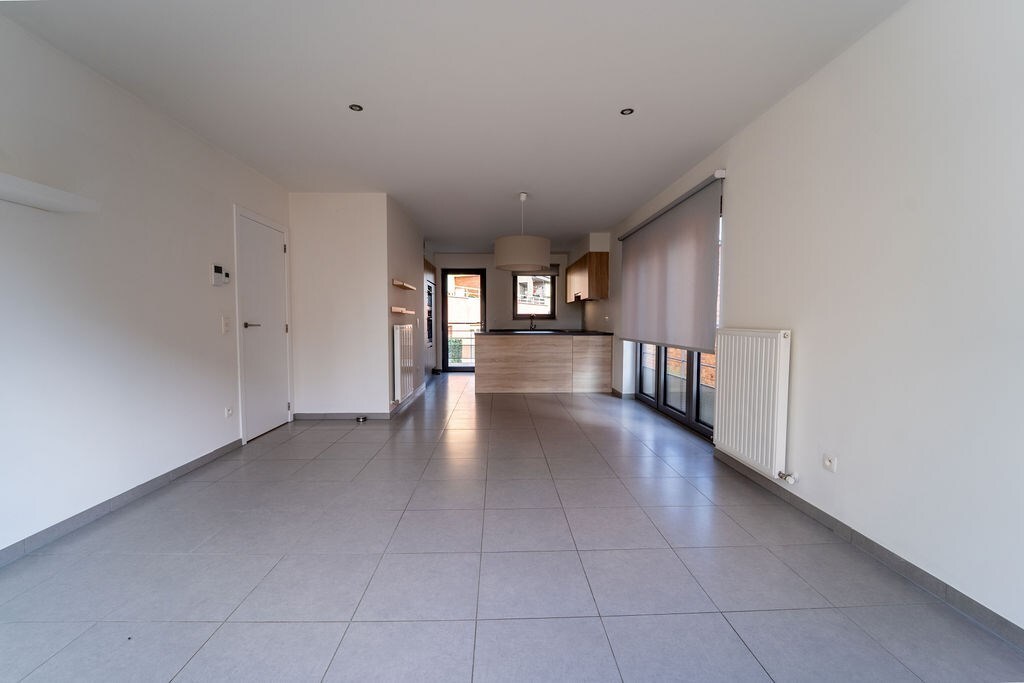 GUNSTIG GELEGEN 2 SLAAPKAMER APPARTEMENT 94 M² MET ONDERGRONDSE AUTOSTANDPLAATS EN KELDERBERGING IN HET CENTRUM VAN ZOLDER 