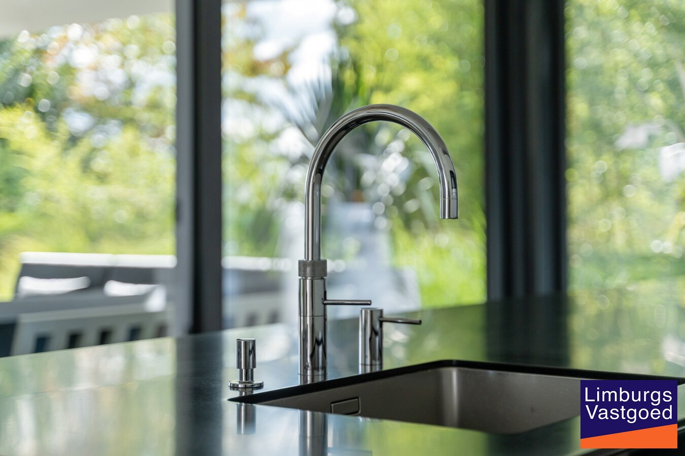 Unieke designvilla met zwembad en panoramisch uitzicht op het Albertkanaal 