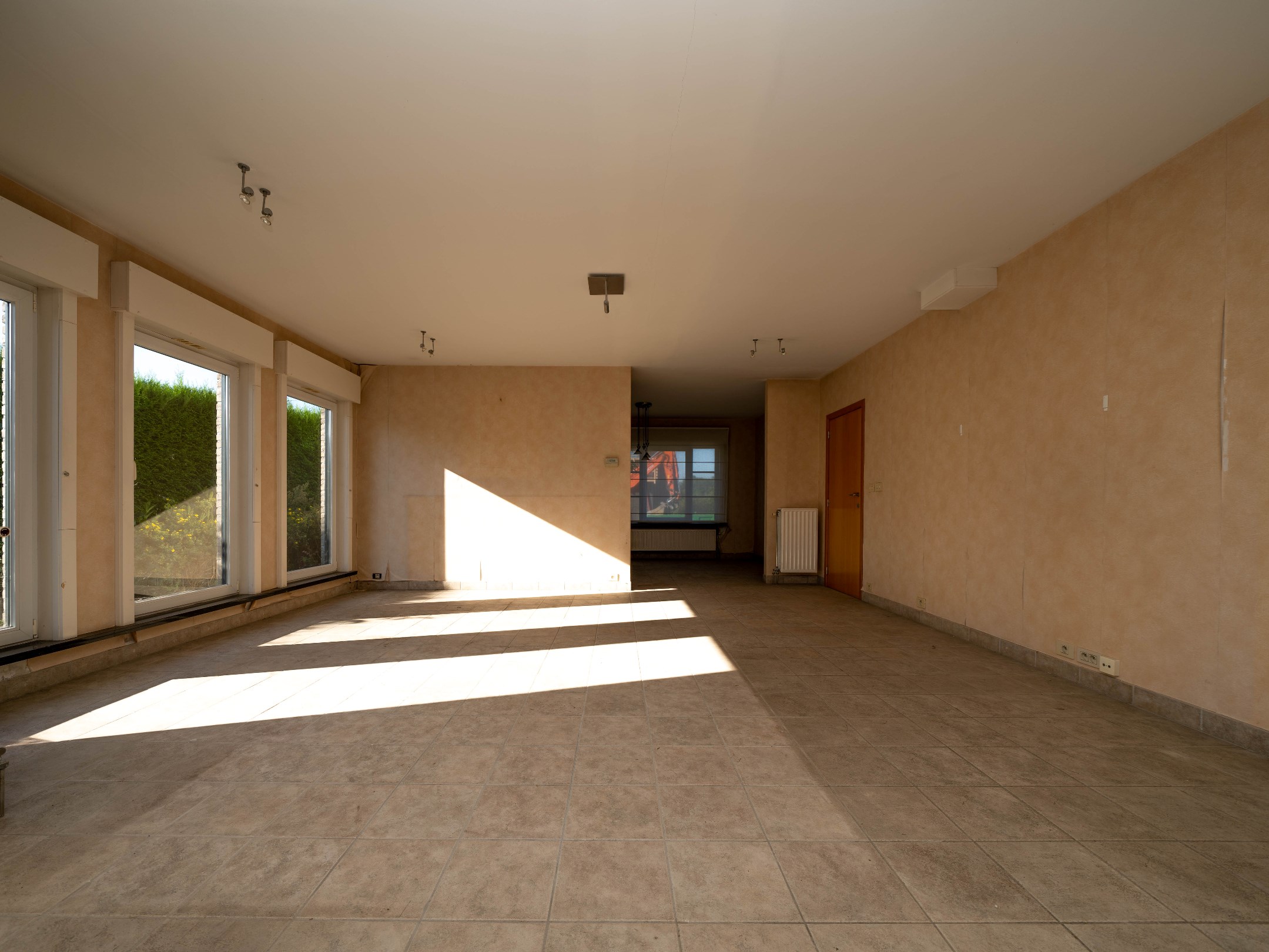 Lichtrijke, ruime woning met 3 kamers, garage en tuin 