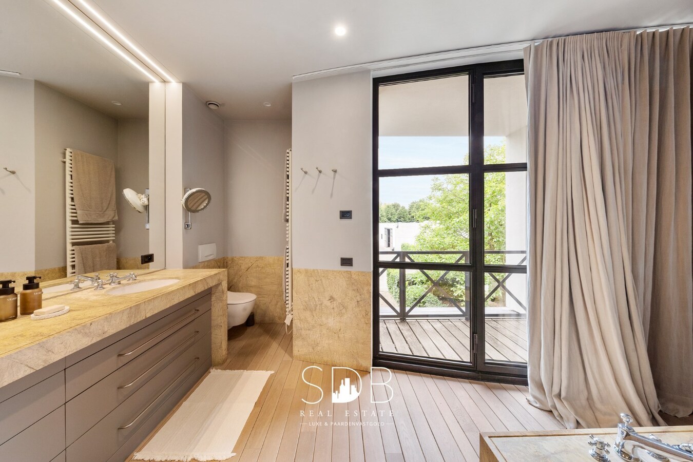 Prachtige villa met hippische accommodatie en graslanden op +/- 9 ha 