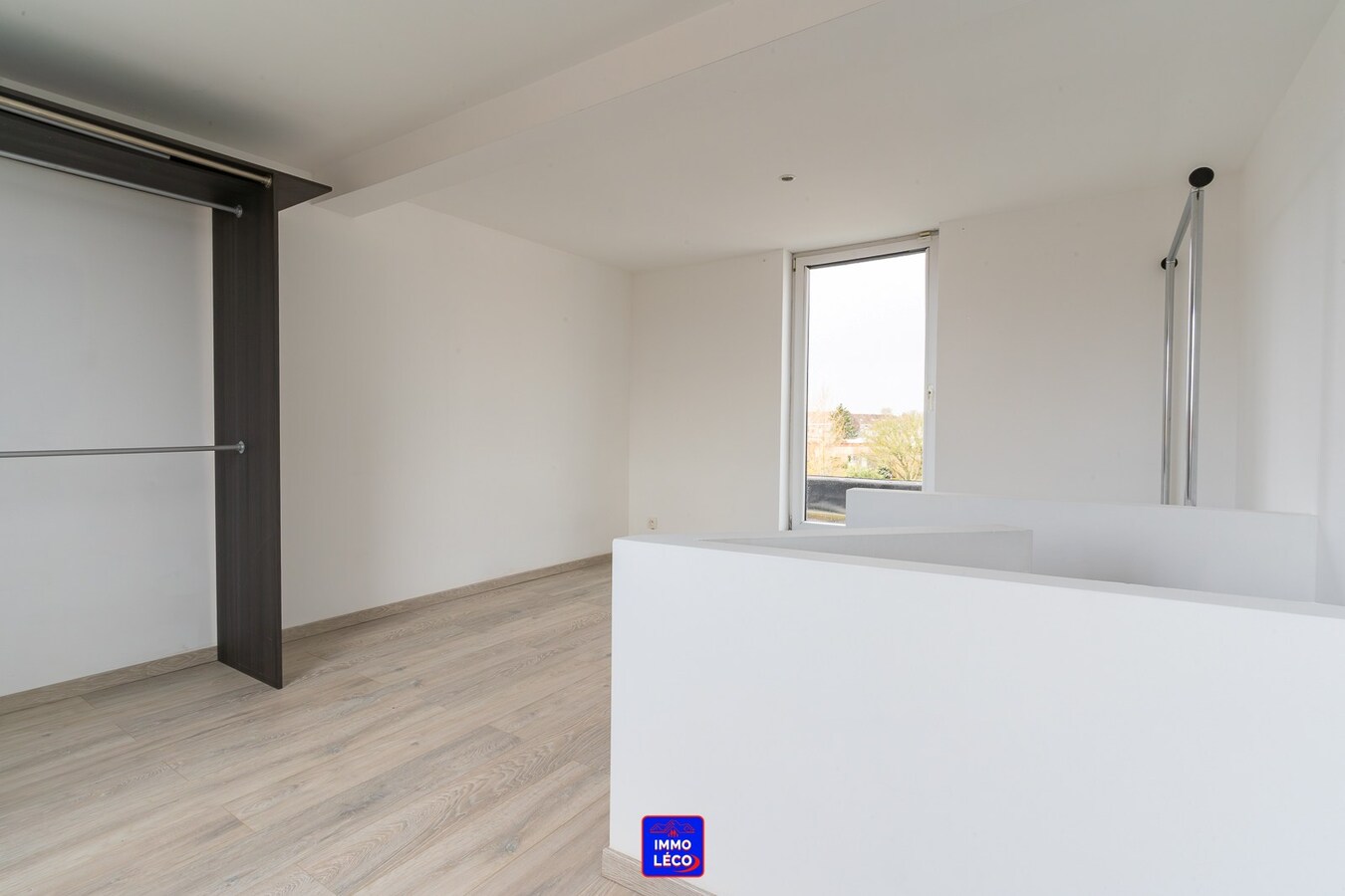 3 façades moderne avec garage, jardin, grand parking privé, COUP DE COEUR ! 