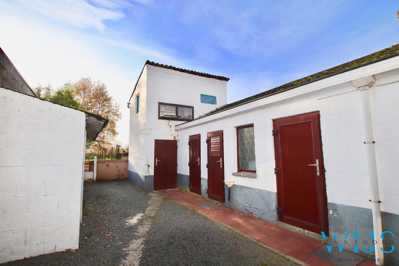 Te renoveren woning op een zonnig perceel van 760 vierkante meter te BELZELE! 