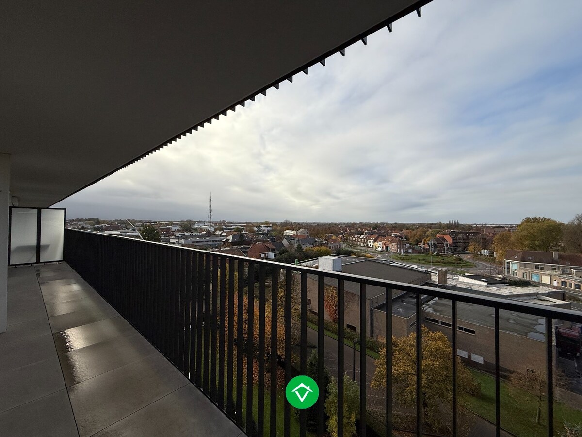 Instapklaar appartement met twee slaapkamers, ruim terras met prachtige vergezichten en kelderberging te Roeselare 