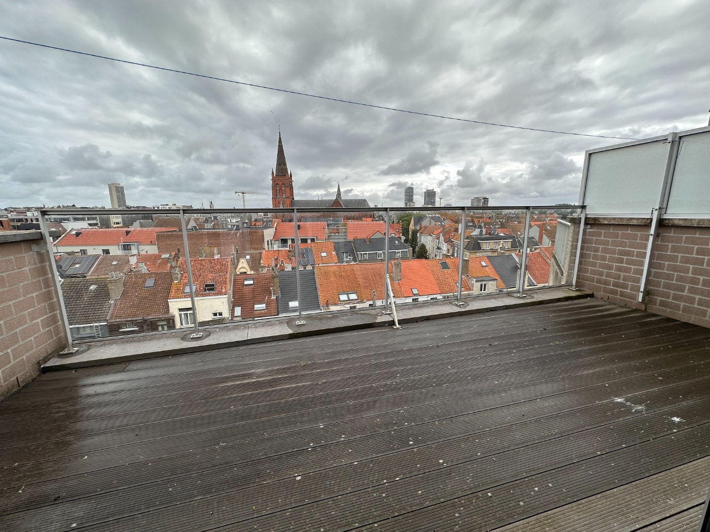 RUIME DUPLEX PENTHOUSE MET TERRASSEN OP TOPLIGGING 