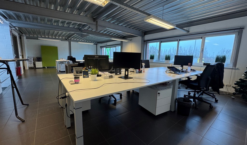 Commercieel gelegen kantoor te huur langs R4 in Mariakerke