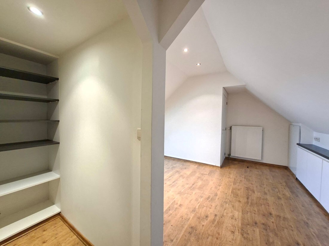 Ruim 3 slaapkamer duplex appartement te Lanaken 