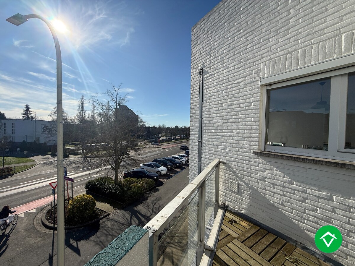 Instapklaar appartement met twee slaapkamers en garage te Roeselare 