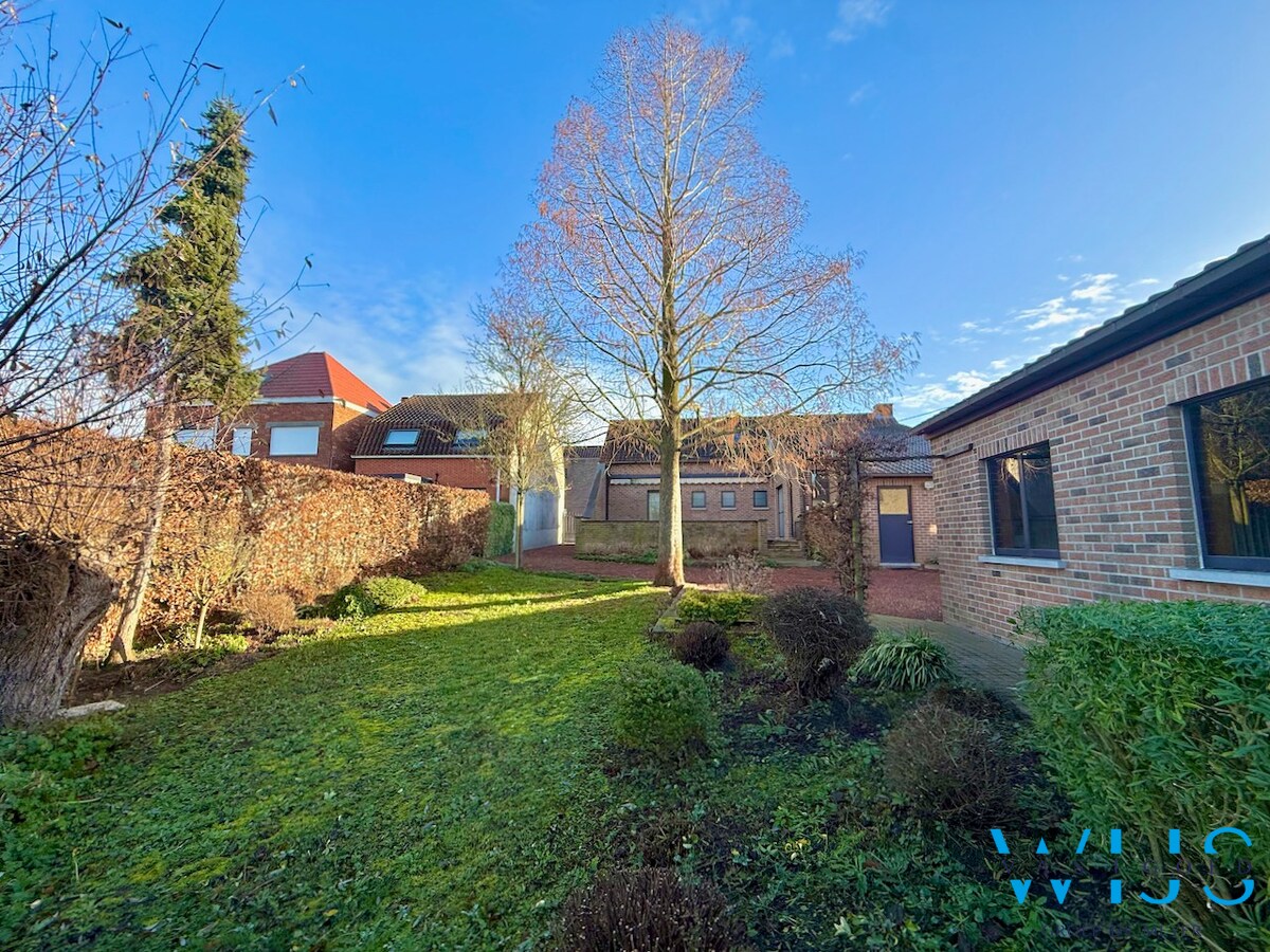 Super gezellig woonhuis met ruime garage te Boekhoute ! 