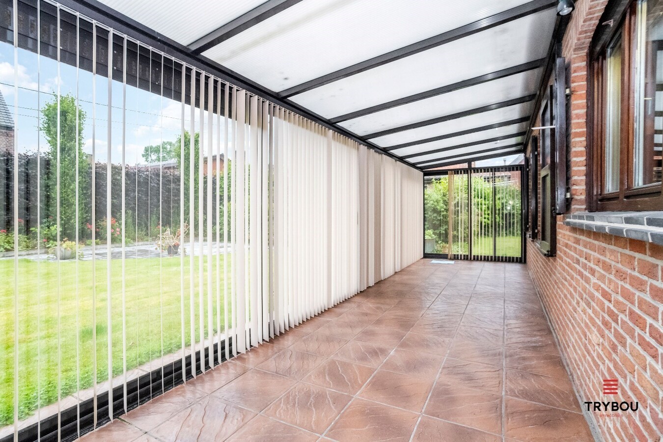 Statige villa, met enorm veel mogelijkheden, te koop in centrum Houthulst. 