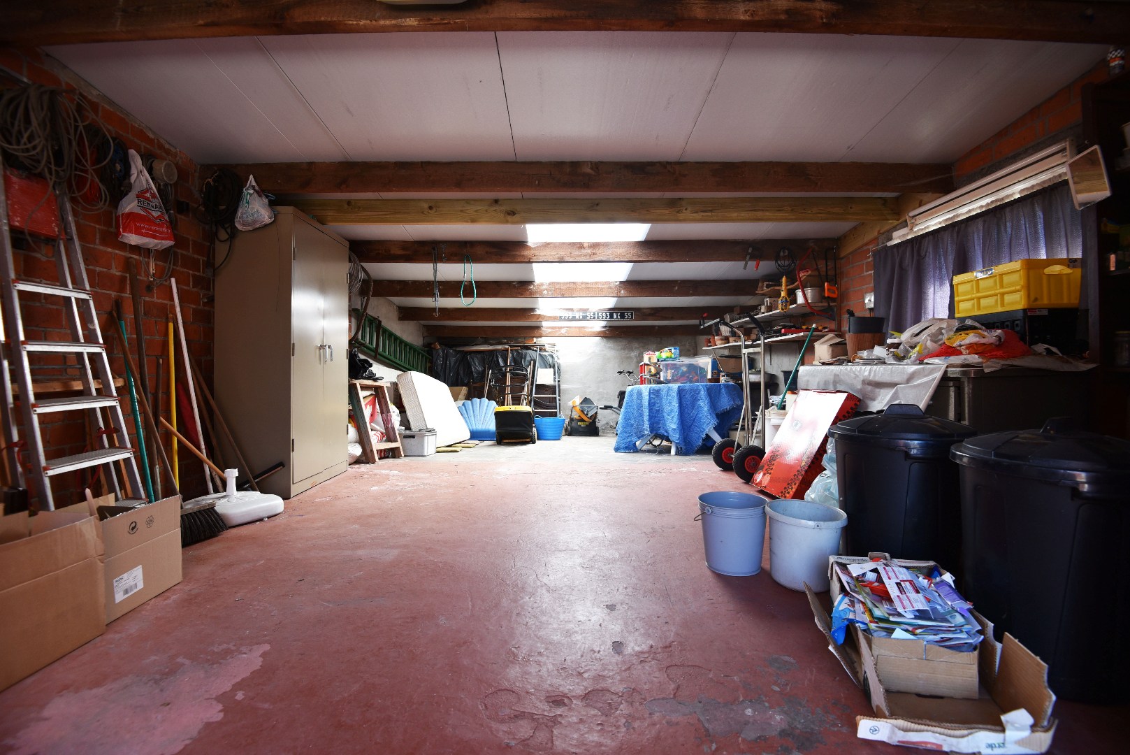 Grondig te renoveren woning  mooi gelegen te Adegem 