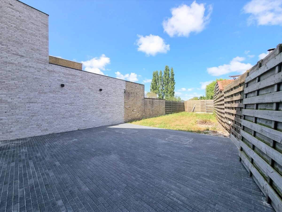 Nieuwbouwwoning met 4 slaapkamers te Ramskapelle 