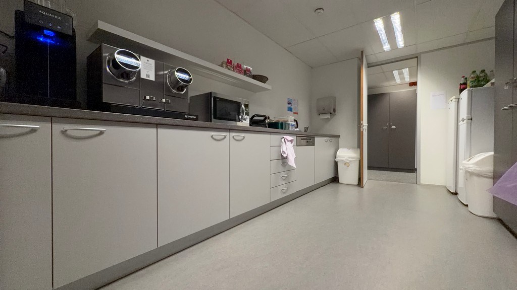 Gelijkvloerse kantoren te koop langs Singel in Antwerpen