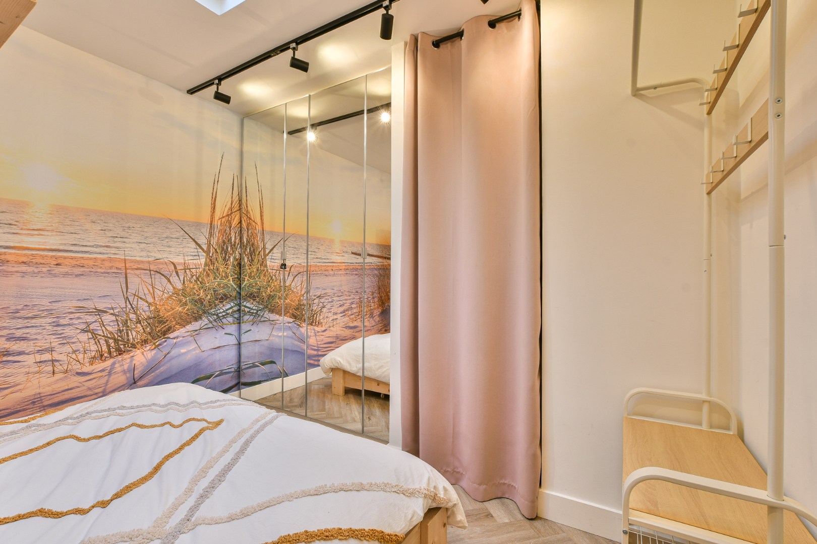 Volledig vernieuwd appartement te koop - achterkant zeedijk Wenduine! 