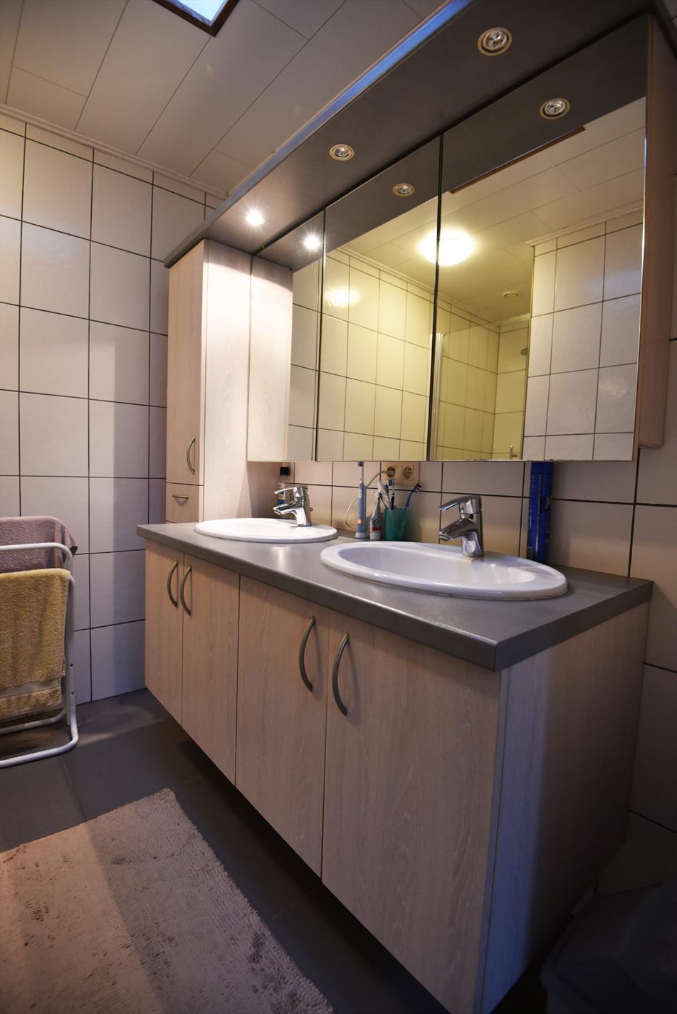 Gerenoveerde woning met 3 slpks, voortuin, terras en garage te Maldegem 