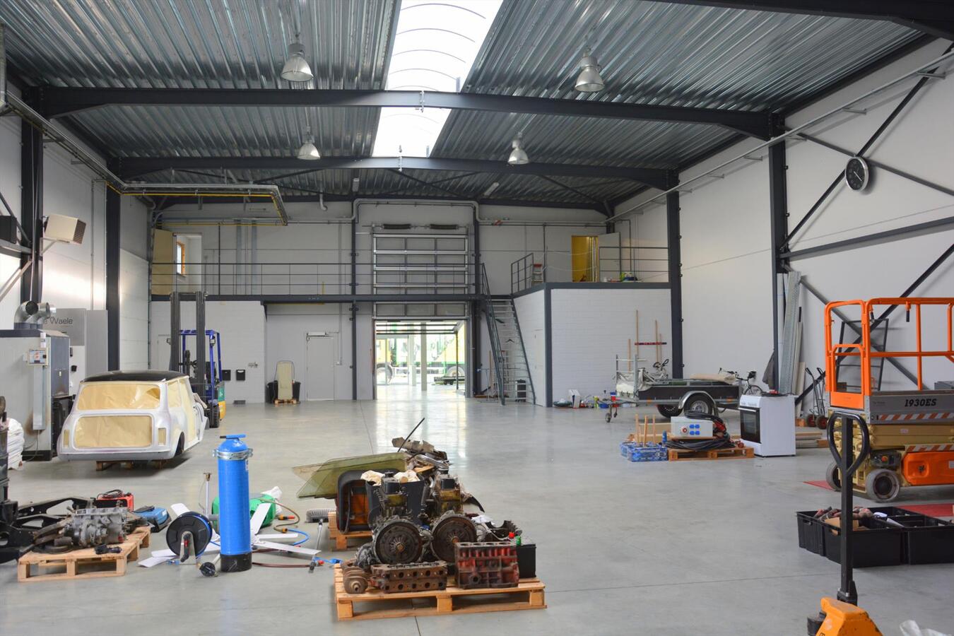 Bedrijfsgebouw met prachtige  woonst 