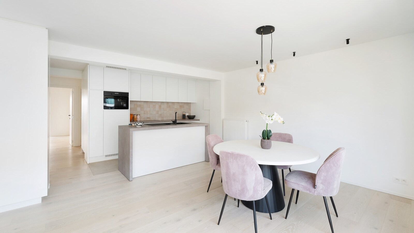 Luxueus gerenoveerd tweeslaapkamerappartement aan de vernieuwde boulevard van Heist 