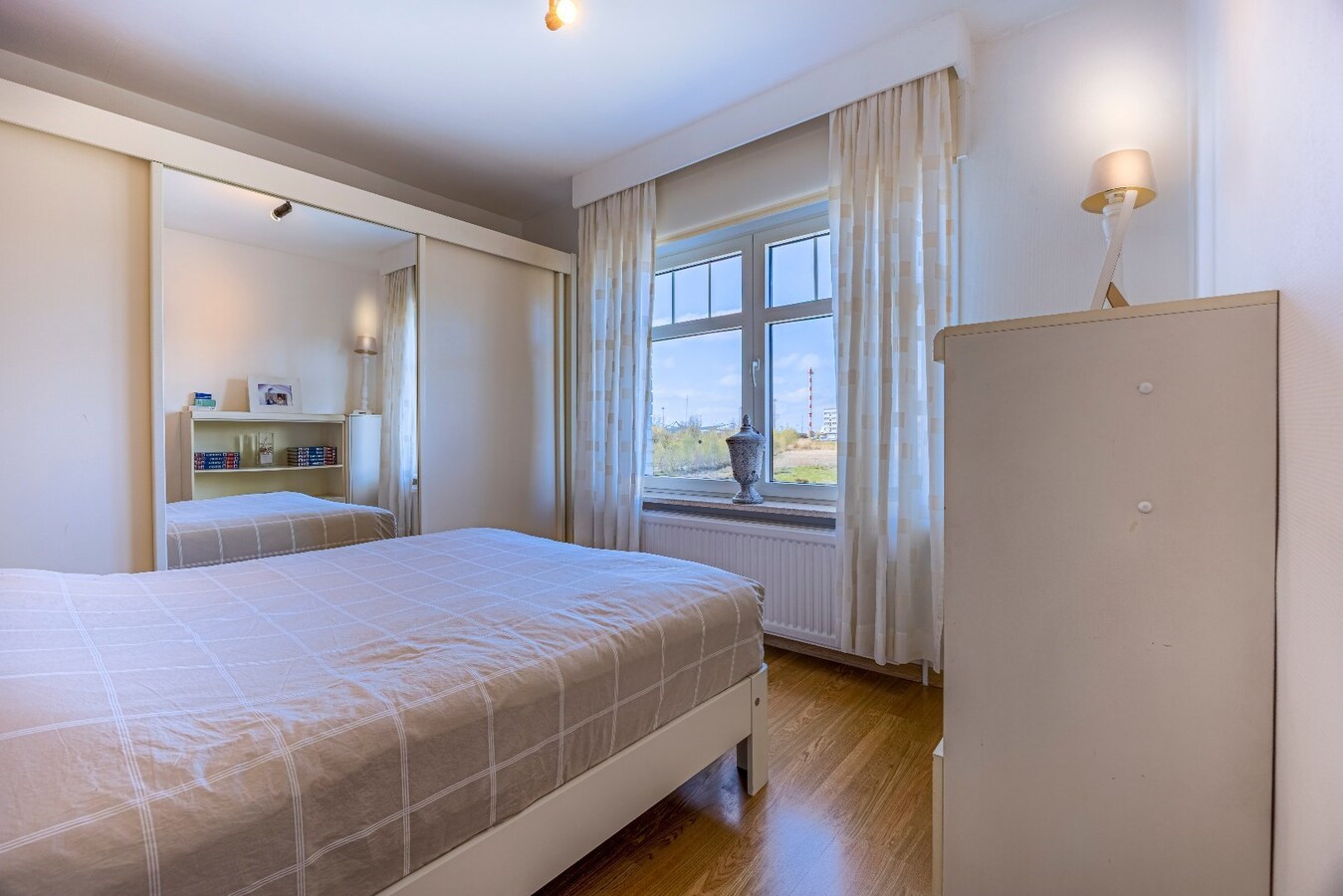 Knappe woning met weidse zichten, vlakbij het strand 