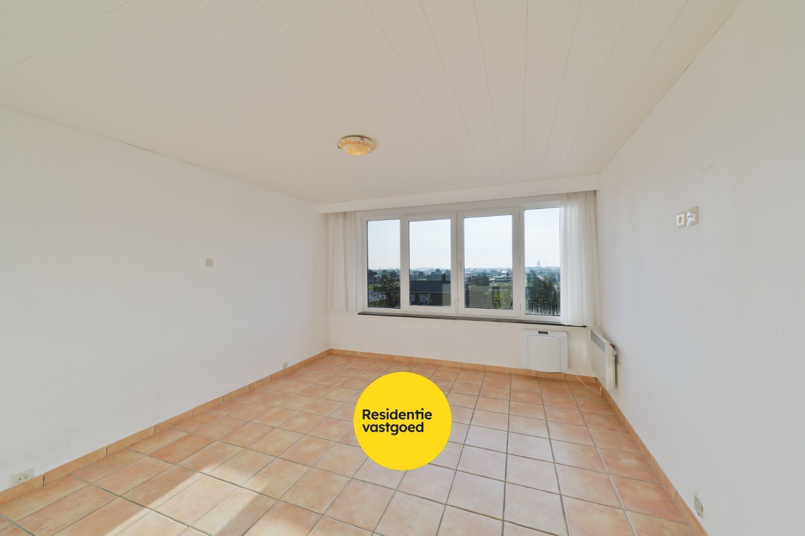 Instapklaar appartement met 2 slaapkamers– op wandelafstand van zee en winkels 