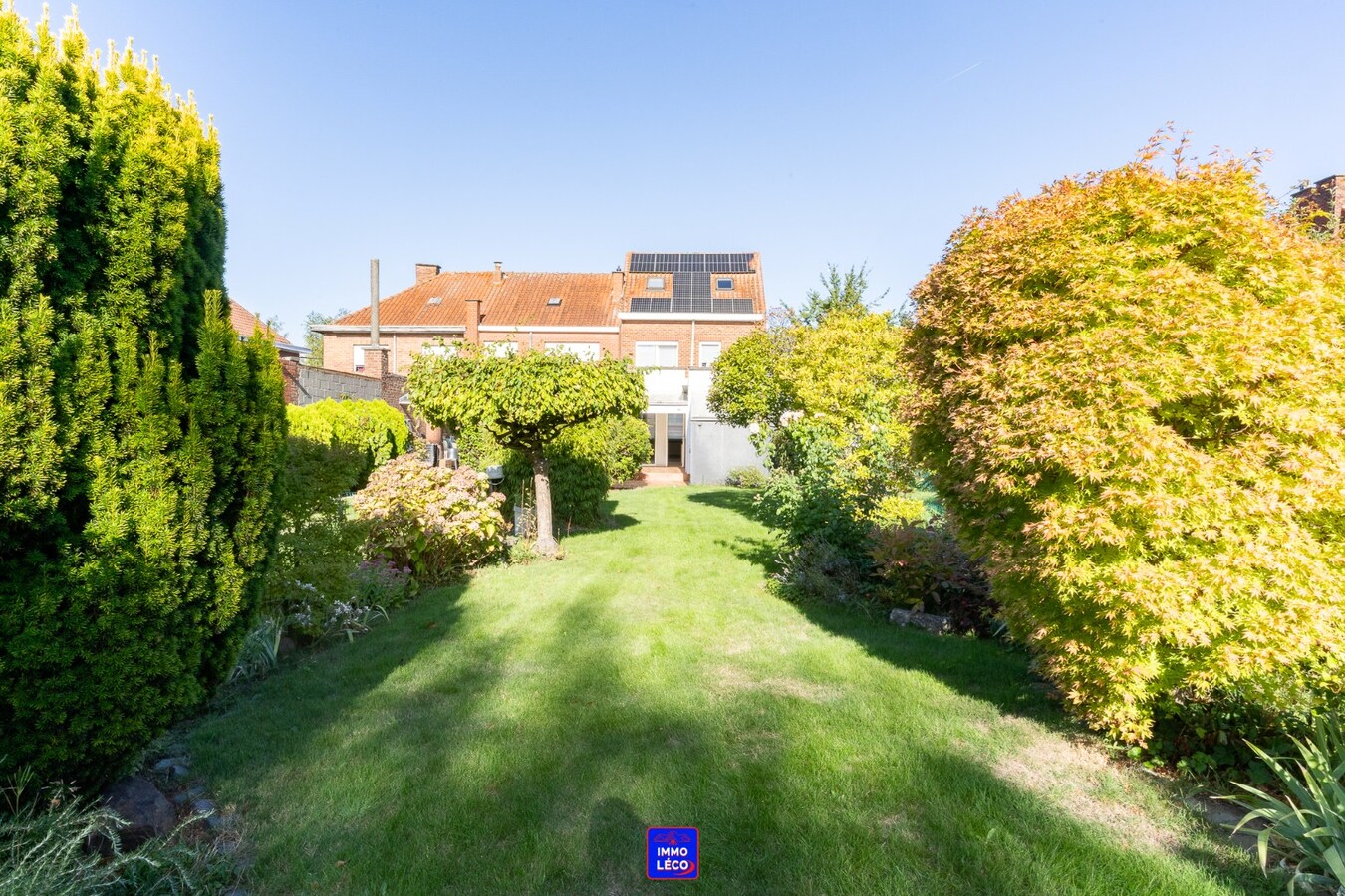 3 façades en excellent état d'entretien, beaux volumes, jardin de 340m² SUD-EST ! 