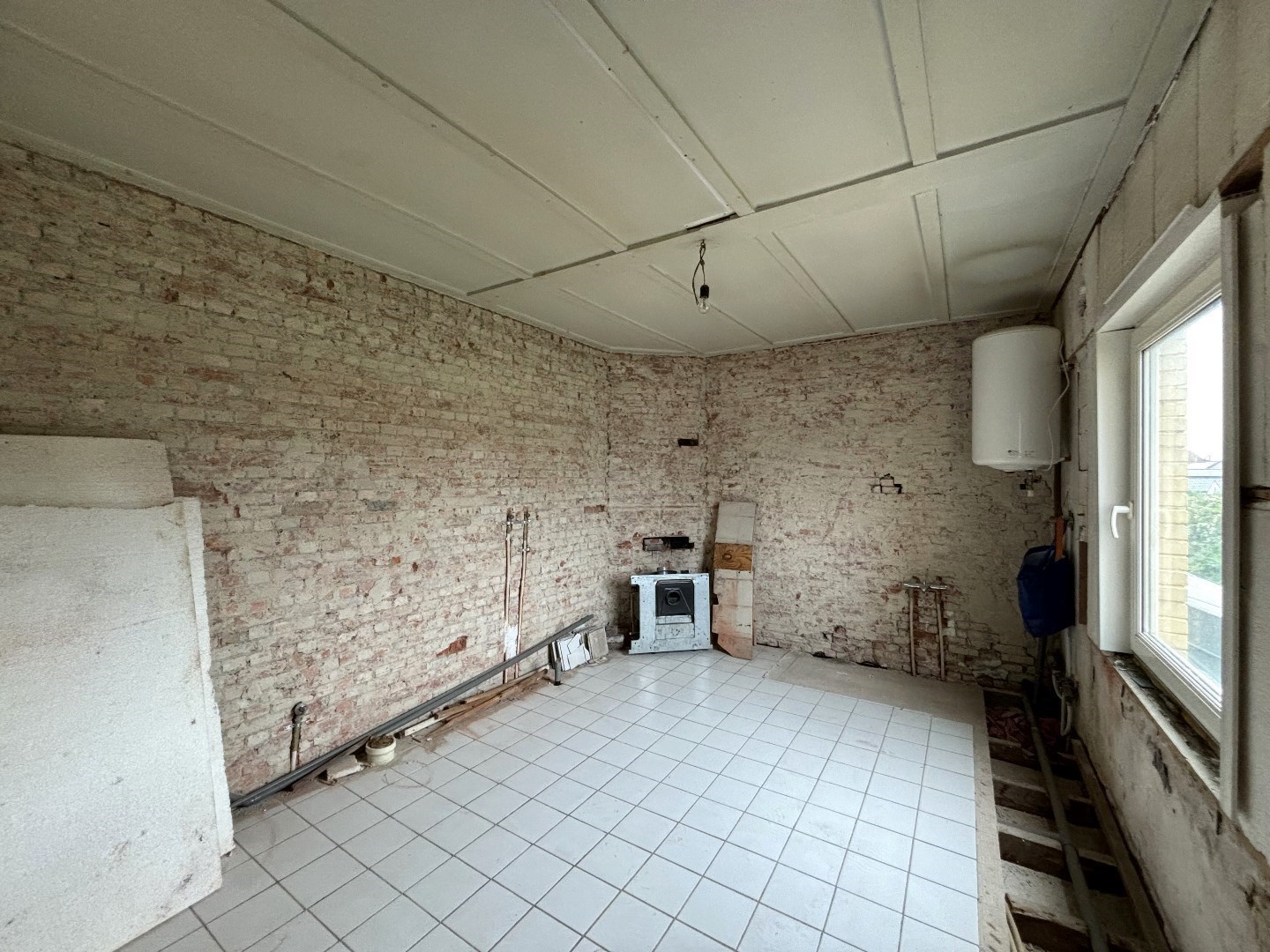 Frituur met volledige inboedel en bovengelegen appartement in Leopoldsburg 