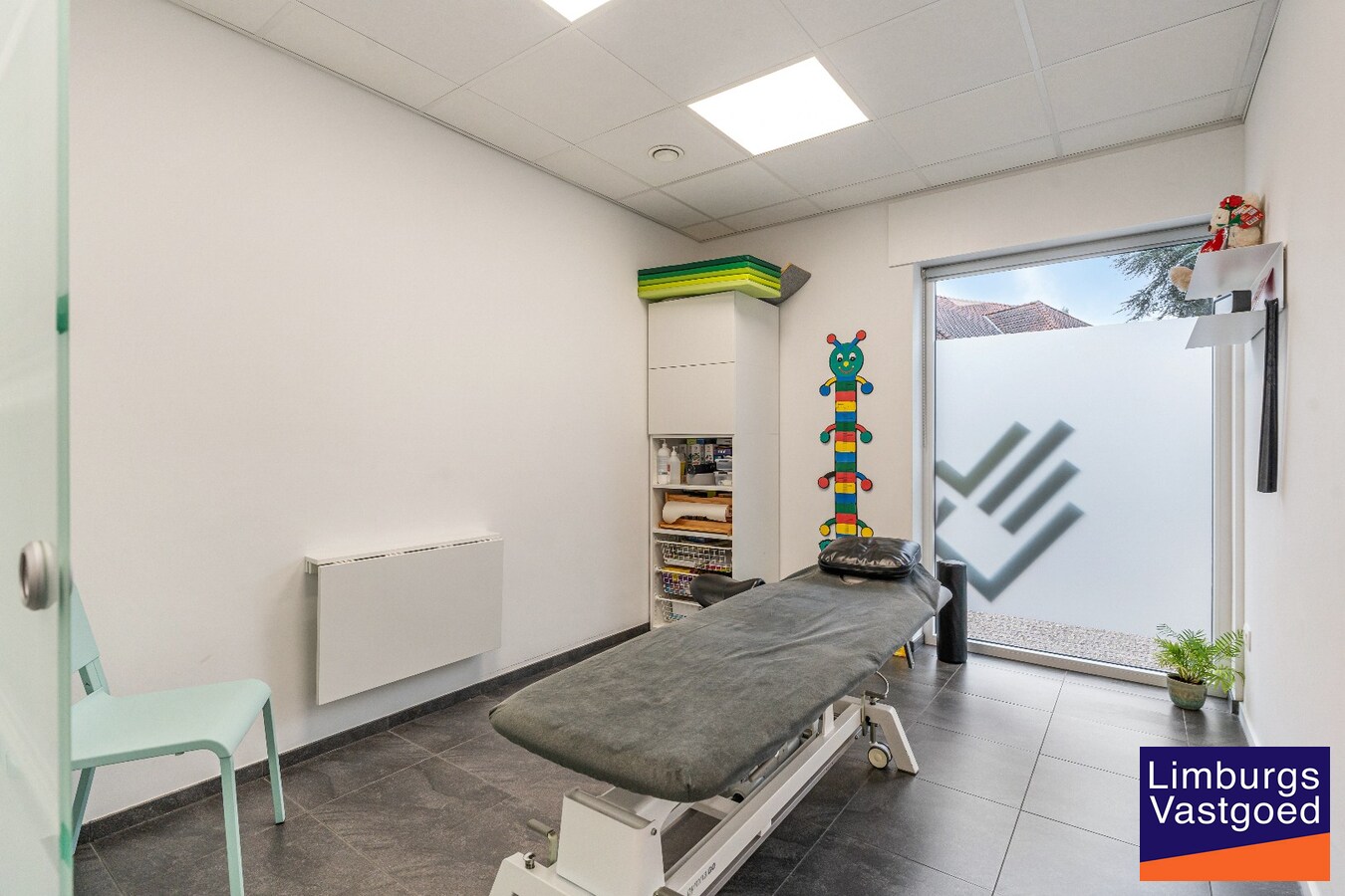 Handelsruimte, 90m² + kelder, centrum van Houthalen-Oost 