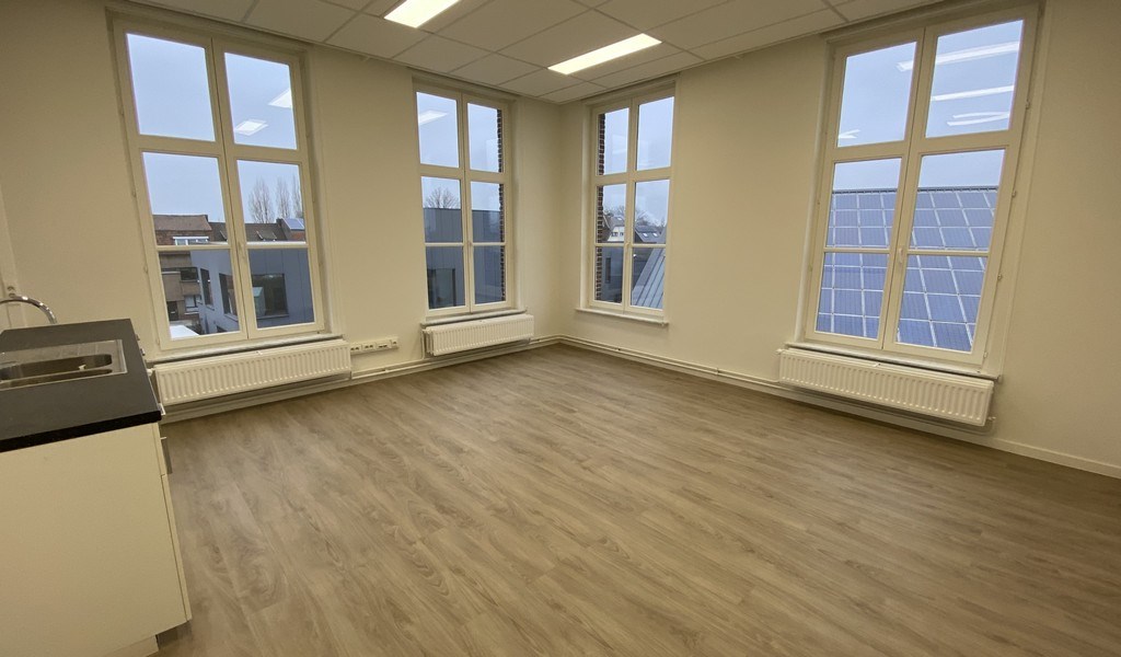 Kantoren met zicht op water in gerenoveerde kantoorvilla te huur in Gent