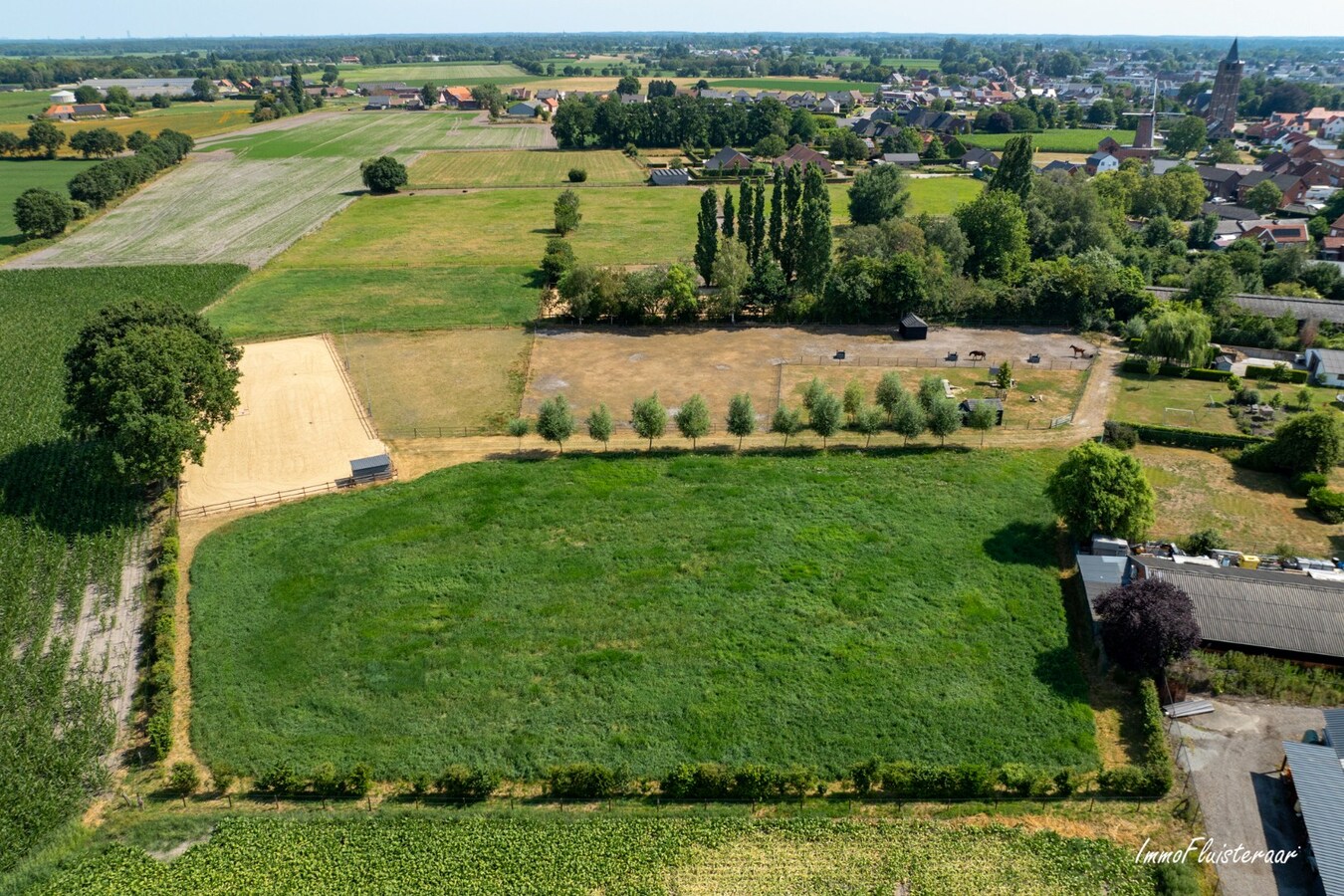 Prachtige langgevelhoeve met charmante schuur en paardenfaciliteiten op ca. 1,8 ha te Ravels. (BEZOEKDAG OP 08/08 VAN 10U TOT 14U) 