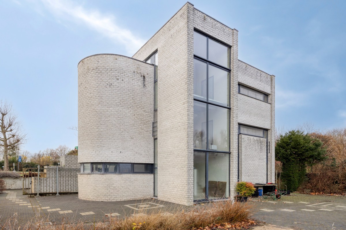 Tuinbouwcentrum met ruime woning op een perceel van 4,26 hectare 