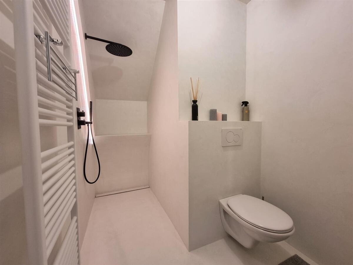 Subliem gerenoveerde woning met 5 slaapkamers &amp; 3 badkamers - Heist 