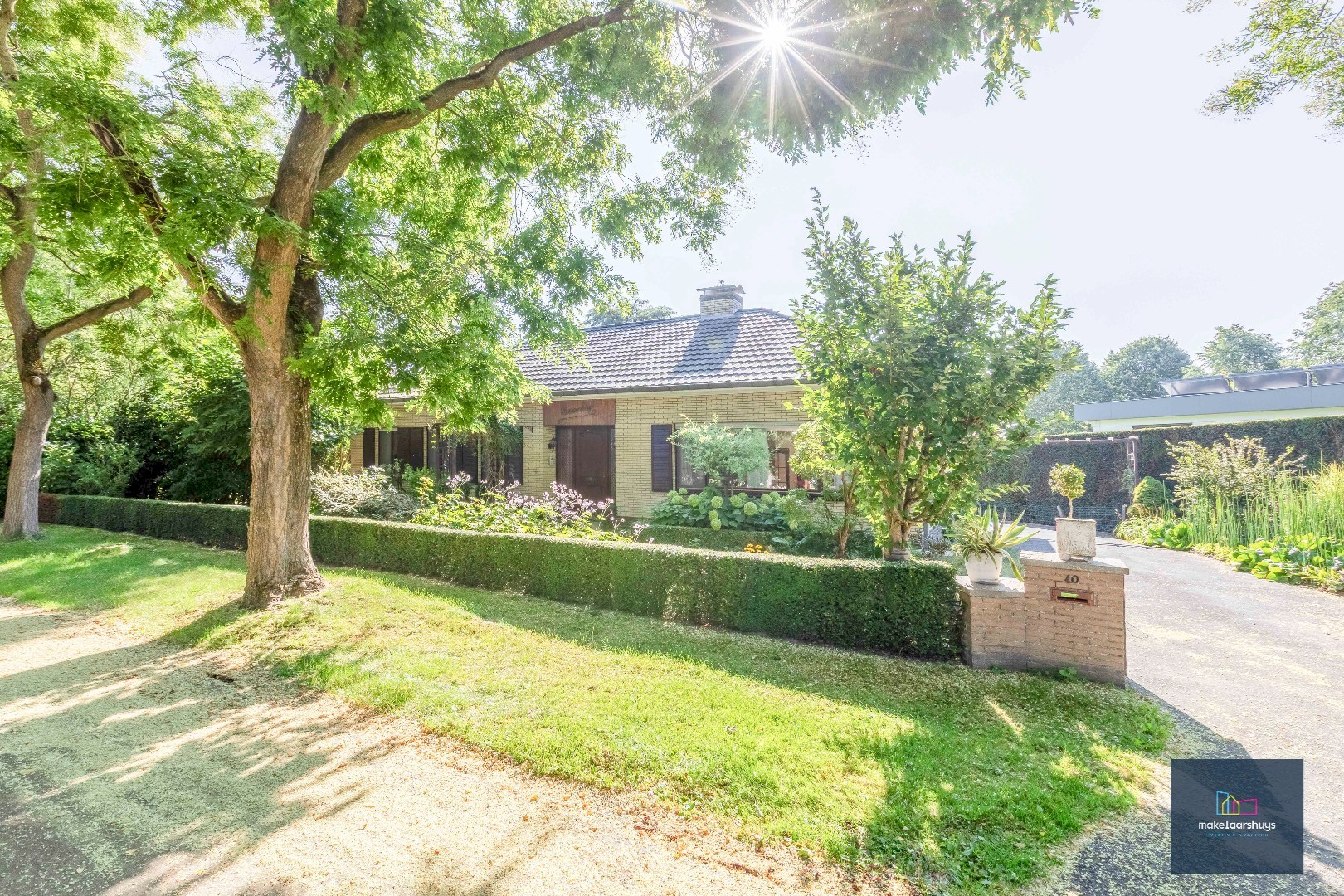 Rustig gelegen ruime bungalow met dubbele garage in Drongen 