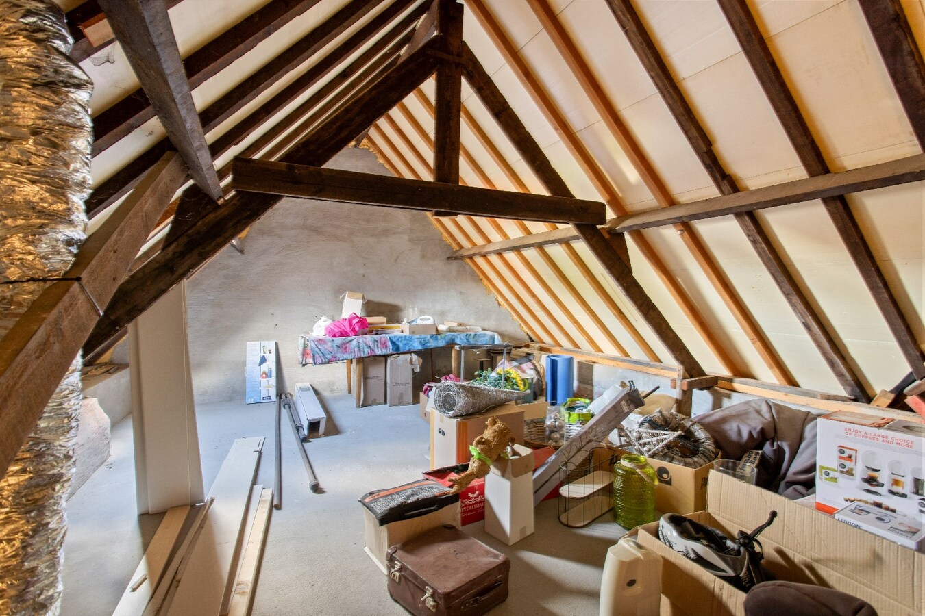 Verassend ruime woning met ruime werkplaats/garage te Houthulst 