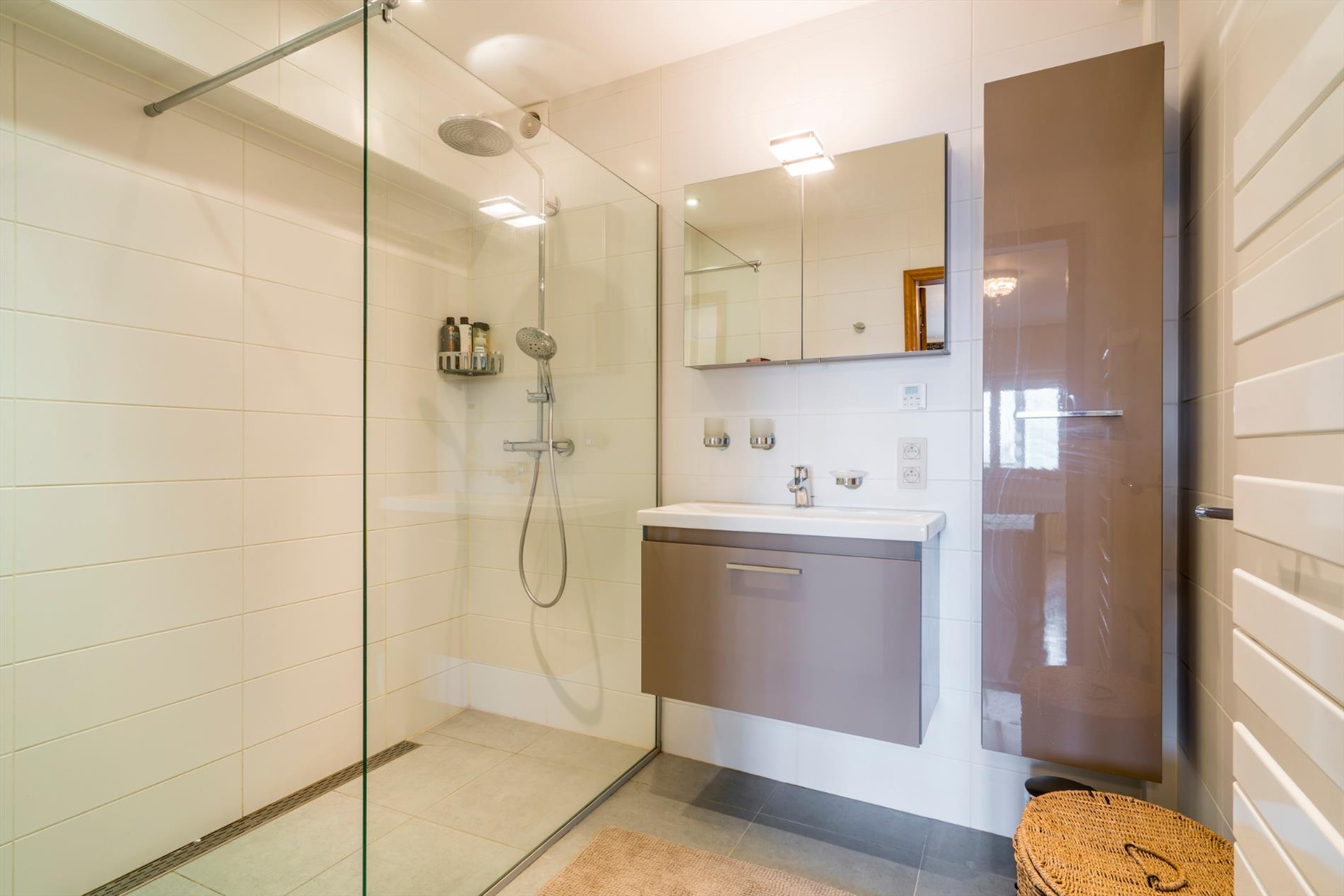 MODERN VAKANTIE APPARTEMENT OP TOPLIGGING (VAKANTIEVERHUUR) 