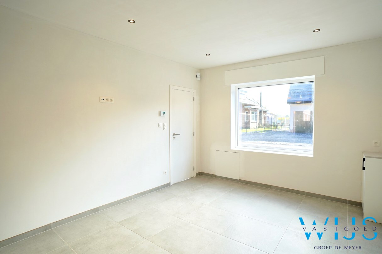 Volledig gerenoveerd woonhuis voor de brug van Zelzate ! 