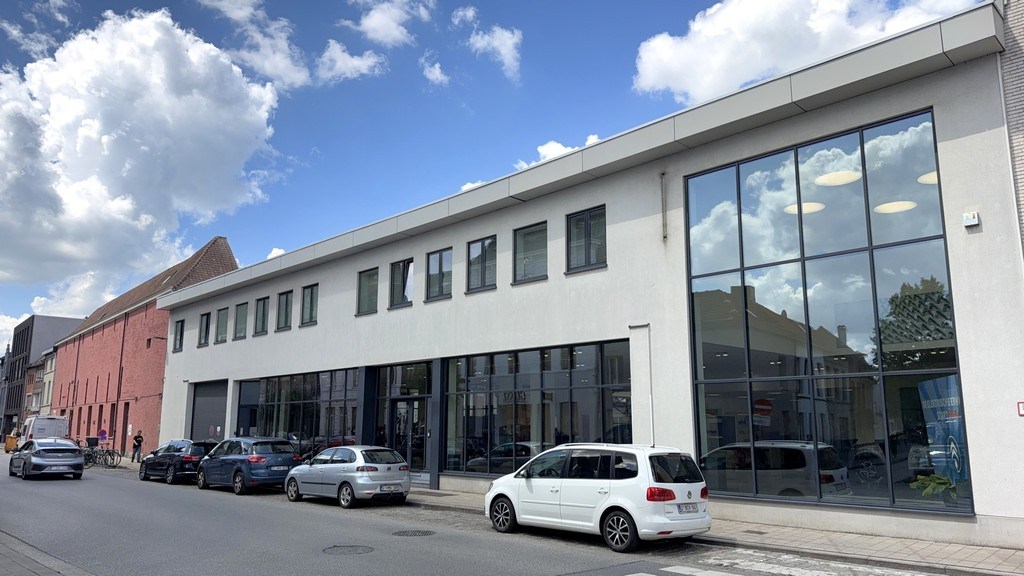 Showroom met magazijn te huur aan het Handelsdok in Gent