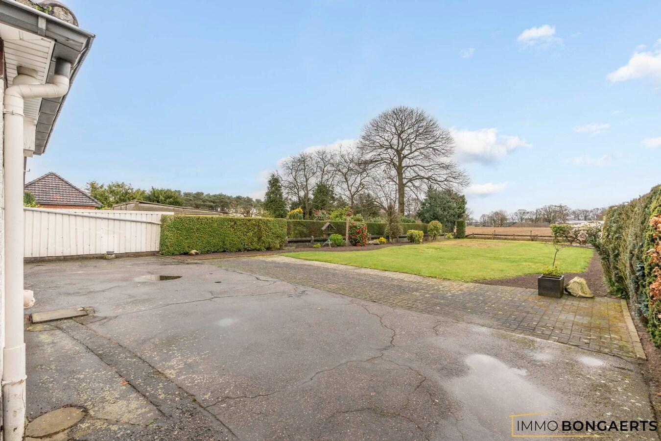 Ruime woning met tuin, garage en 3 slaapkamers in Oudsbergen . 