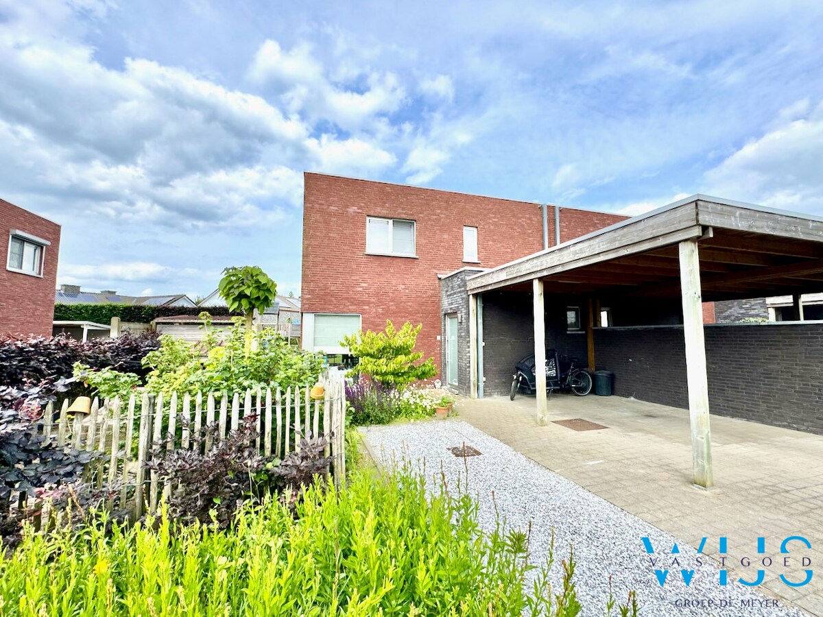 Tof woonhuis in gegeerde woonwijk te Lembeke ! 