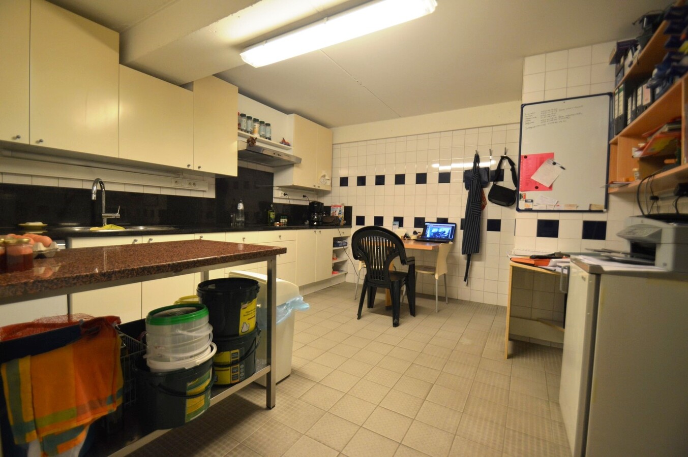 Handelspand vlakbij het strand en zeilclub - Duinbergen 